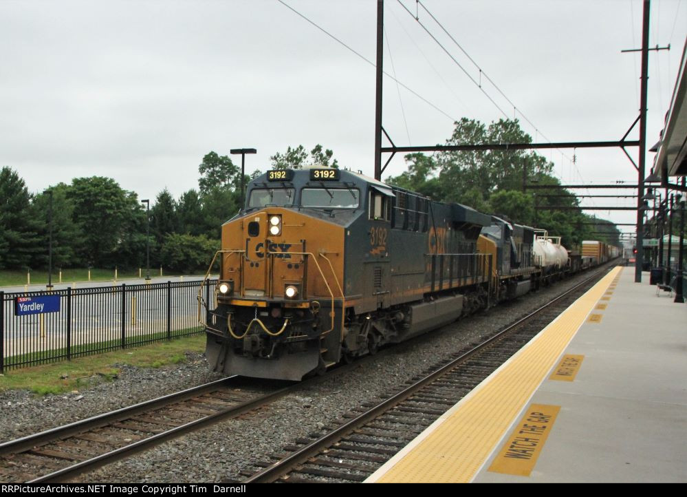 CSX 3192 leads M410